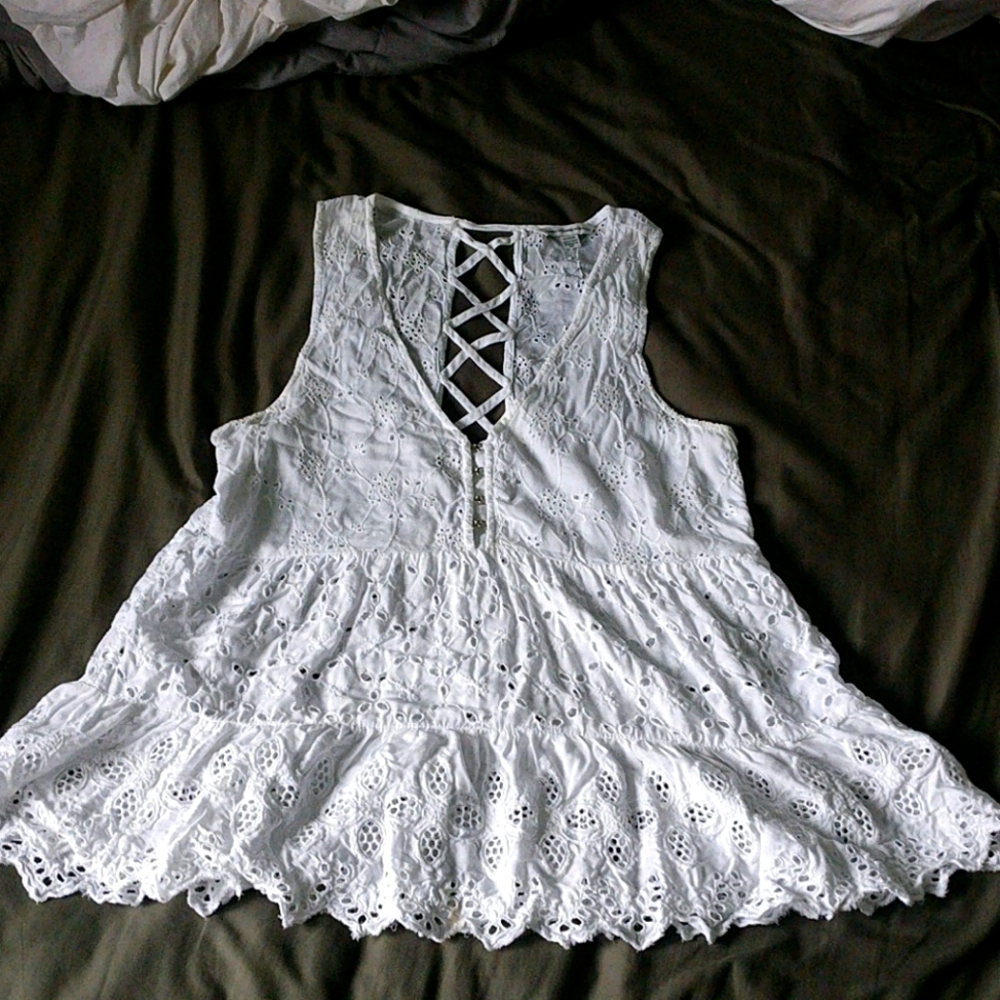 3/$30 EUC eyelet tank